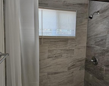 1216 Dickens Avenue - Photo Thumbnail 6