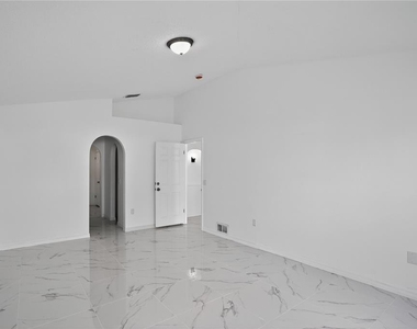 1118 Perpignan Court - Photo Thumbnail 5