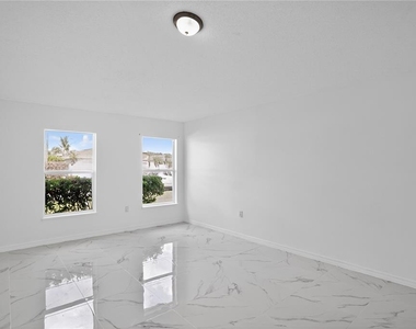 1118 Perpignan Court - Photo Thumbnail 2