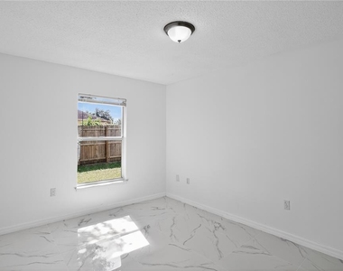 1118 Perpignan Court - Photo Thumbnail 7
