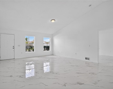 1118 Perpignan Court - Photo Thumbnail 12