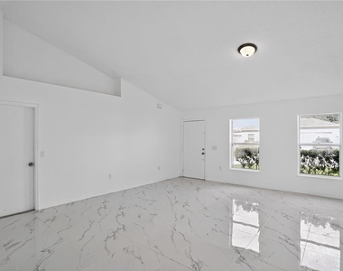 1118 Perpignan Court - Photo Thumbnail 10