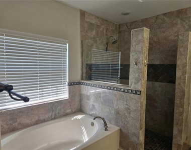 1725 Billingshurst Court - Photo Thumbnail 17