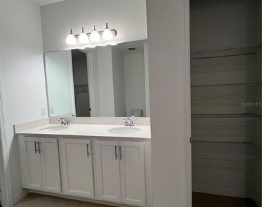 2253 Lost Horizon Way - Photo Thumbnail 31