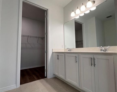 2253 Lost Horizon Way - Photo Thumbnail 30