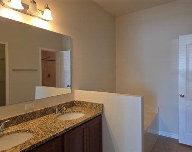 311 Rambling Circle - Photo Thumbnail 14