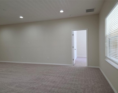311 Rambling Circle - Photo Thumbnail 11
