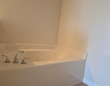 311 Rambling Circle - Photo Thumbnail 15