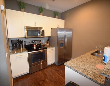 3222 Wish Avenue - Photo Thumbnail 5