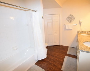 3222 Wish Avenue - Photo Thumbnail 12
