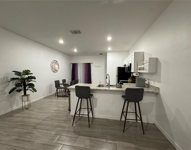 699 W Kaley Street - Photo Thumbnail 3