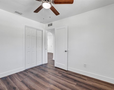 2027 30th Avenue N - Photo Thumbnail 13