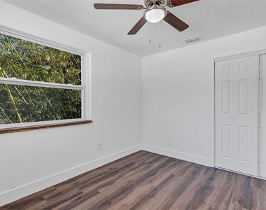 2027 30th Avenue N - Photo Thumbnail 12