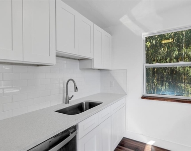 2027 30th Avenue N - Photo Thumbnail 6