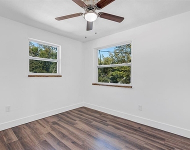 2027 30th Avenue N - Photo Thumbnail 11