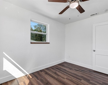 2027 30th Avenue N - Photo Thumbnail 18