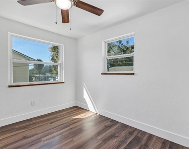 2027 30th Avenue N - Photo Thumbnail 15
