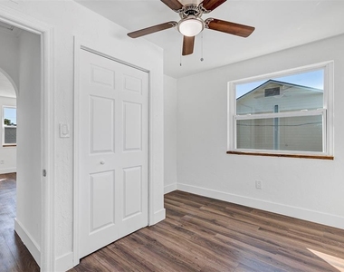 2027 30th Avenue N - Photo Thumbnail 16