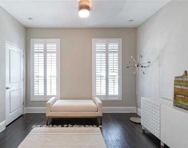653 E Jackson Street - Photo Thumbnail 5