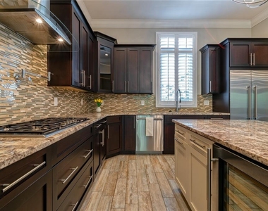 653 E Jackson Street - Photo Thumbnail 12