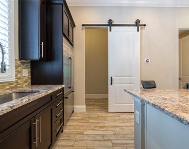 653 E Jackson Street - Photo Thumbnail 10