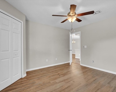8915 Latrec Avenue - Photo Thumbnail 9