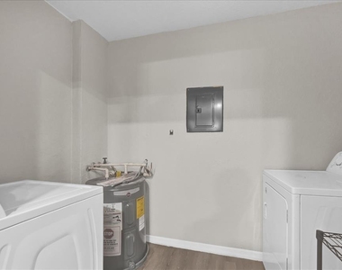 8915 Latrec Avenue - Photo Thumbnail 13