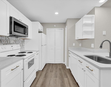 8915 Latrec Avenue - Photo Thumbnail 4