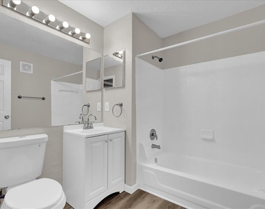 8915 Latrec Avenue - Photo Thumbnail 11