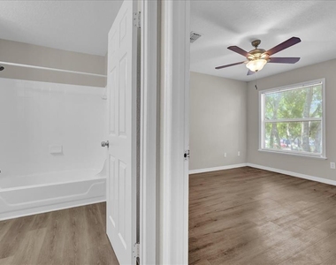 8915 Latrec Avenue - Photo Thumbnail 10