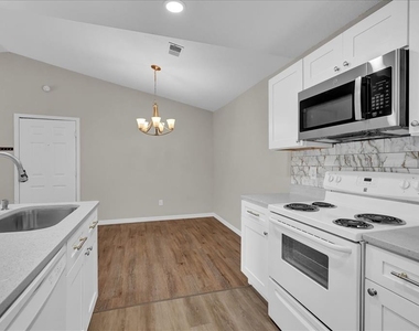 8915 Latrec Avenue - Photo Thumbnail 6