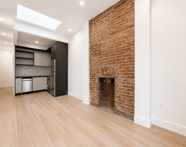 2324 Bedford Ave - Photo Thumbnail 2