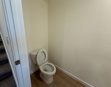 599 Preston Cove Drive - Photo Thumbnail 16