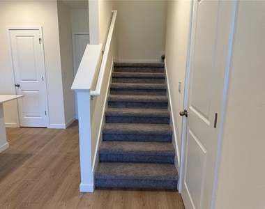 599 Preston Cove Drive - Photo Thumbnail 14