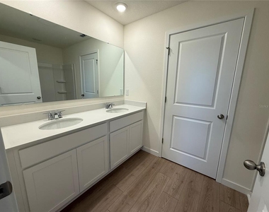 599 Preston Cove Drive - Photo Thumbnail 10