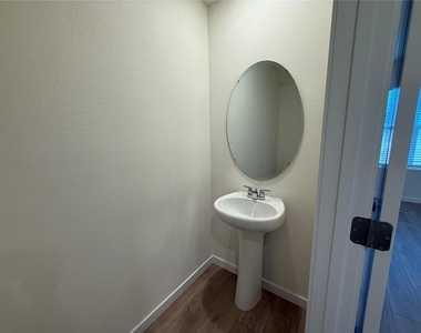 599 Preston Cove Drive - Photo Thumbnail 15
