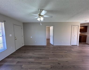 321 Nothern Durango Avenue - Photo Thumbnail 4