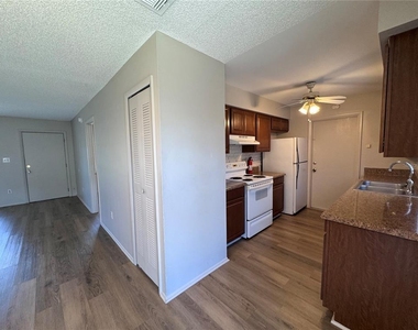 321 Nothern Durango Avenue - Photo Thumbnail 6