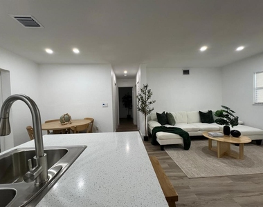 22011 Catherine Avenue - Photo Thumbnail 6