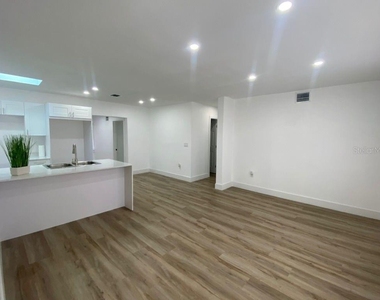 22011 Catherine Avenue - Photo Thumbnail 8