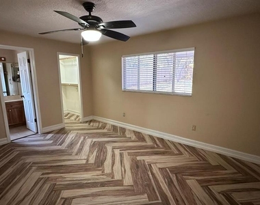 102 Winding Ridge Drive - Photo Thumbnail 3