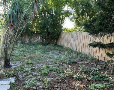 2707 Hunt Club Lane - Photo Thumbnail 9