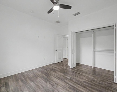 606 Royal Crest Drive - Photo Thumbnail 28