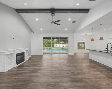 606 Royal Crest Drive - Photo Thumbnail 16