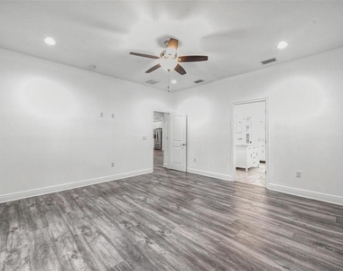 606 Royal Crest Drive - Photo Thumbnail 25