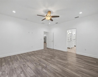 606 Royal Crest Drive - Photo Thumbnail 24