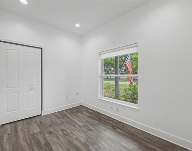 606 Royal Crest Drive - Photo Thumbnail 27