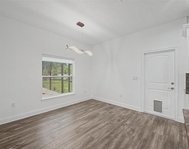 606 Royal Crest Drive - Photo Thumbnail 10
