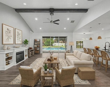 606 Royal Crest Drive - Photo Thumbnail 3