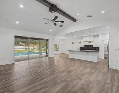 606 Royal Crest Drive - Photo Thumbnail 15